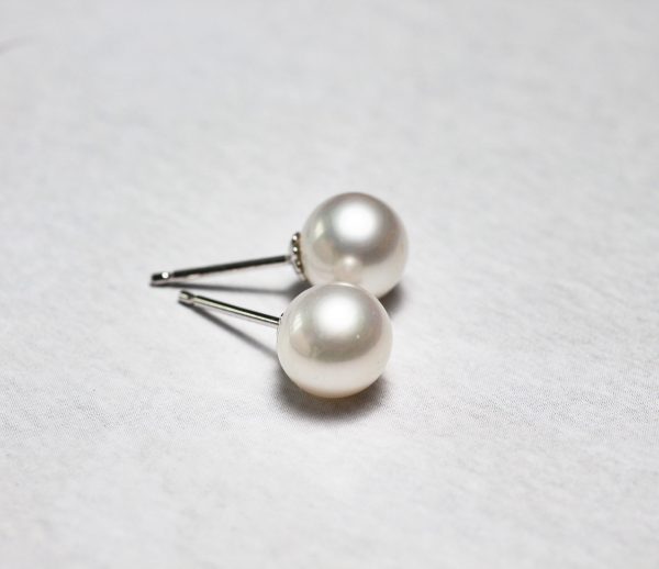 7.0-7.5mm Freshwater white  Round Pearl Stud Earrings - Image 2